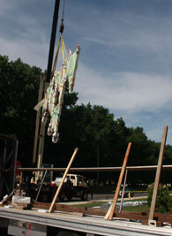 Lifting the south wall sculpture off the truck